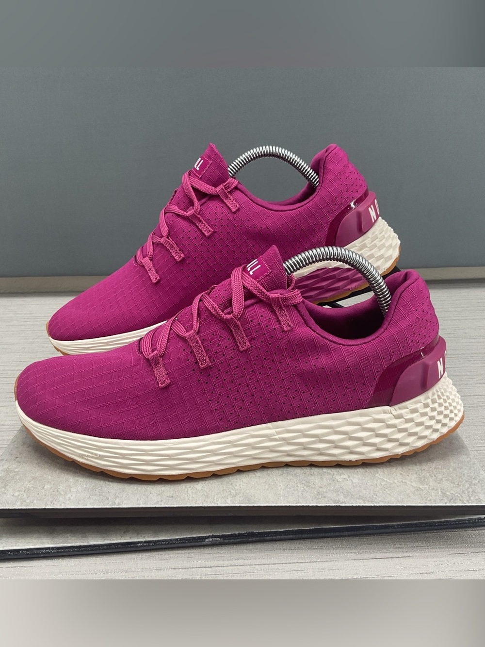 NOBULL Men’s 8.5 Women’s 10 Ripstop Runner Allday 365 Vivid Fuchsia